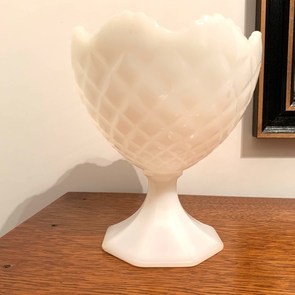 Vintage NAPCO 1184 Milk Glass Footed Compote Bowl Pedestal Dish - Picture 3 of 4